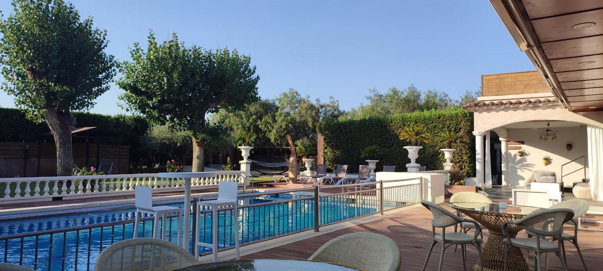 Hotel & Restaurant Figueres Parc Los Hostalets de Llers Exteriör bild