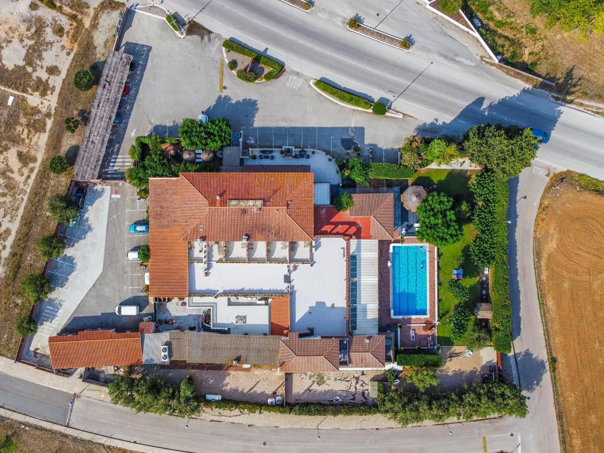 Hotel & Restaurant Figueres Parc Los Hostalets de Llers Exteriör bild