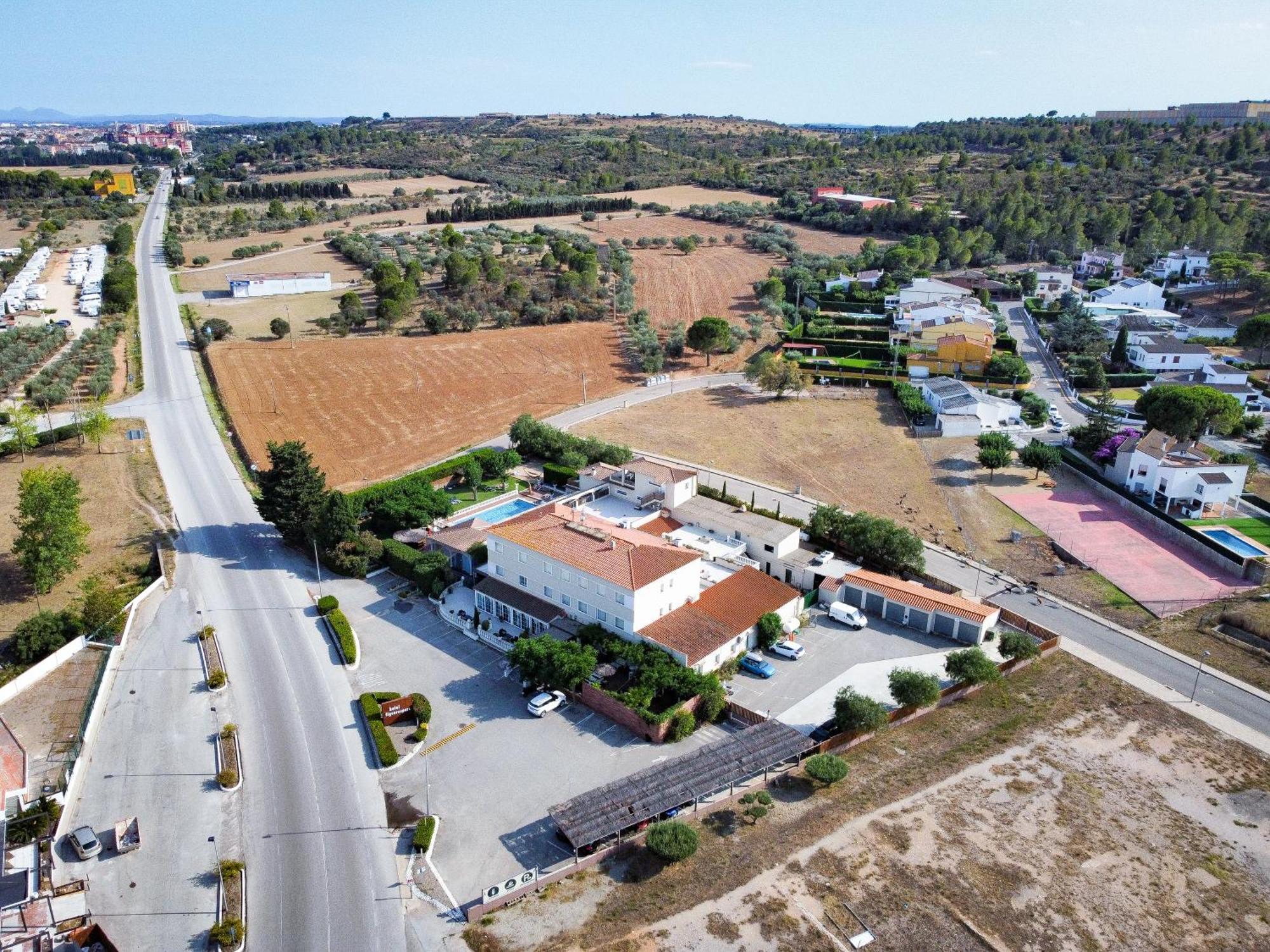 Hotel & Restaurant Figueres Parc Los Hostalets de Llers Exteriör bild
