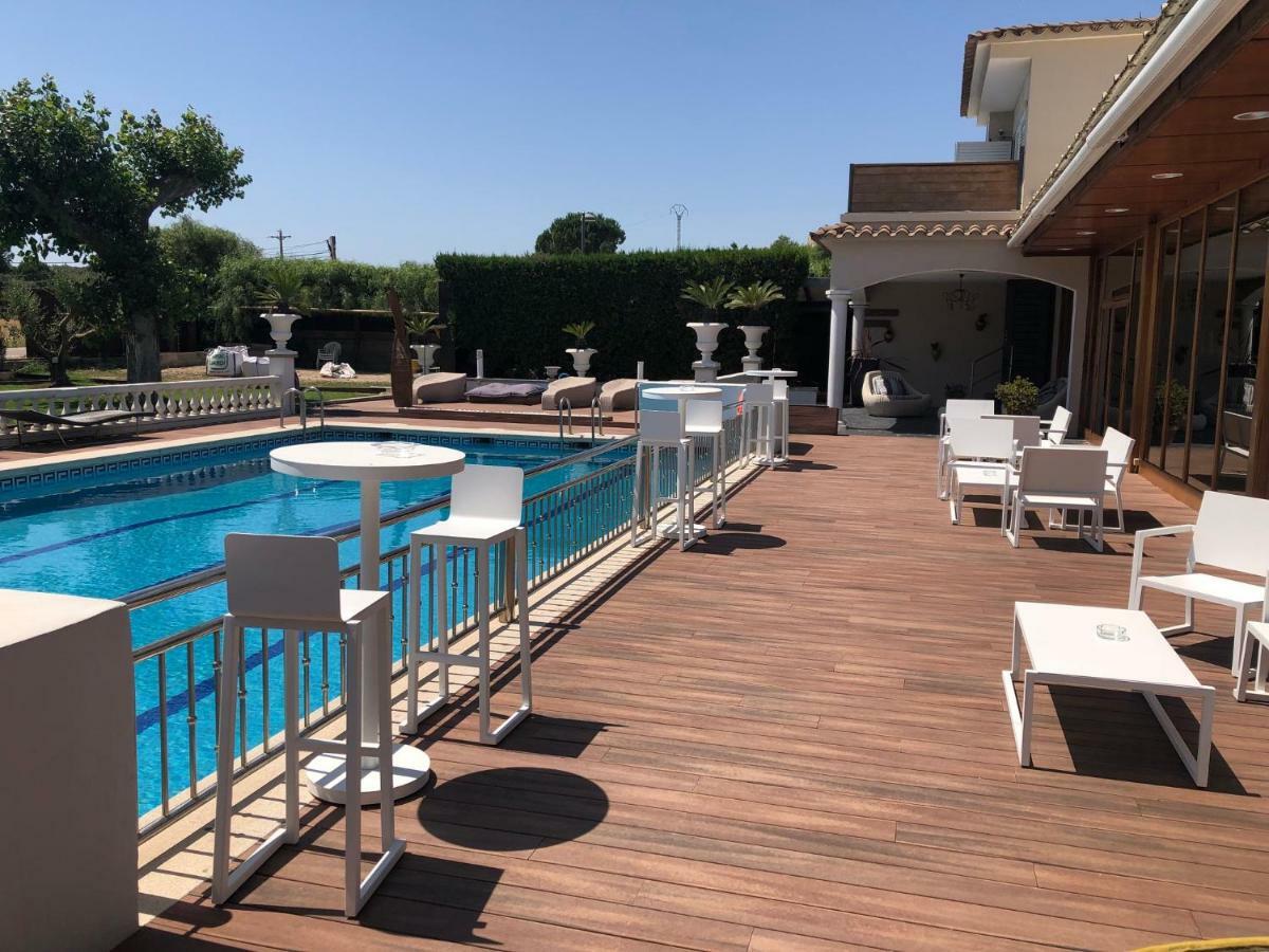 Hotel & Restaurant Figueres Parc Los Hostalets de Llers Exteriör bild